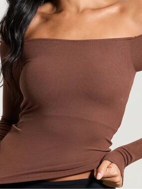 Ribbed Off-Shoulder Long Sleeve Top in Chocolate Brown
